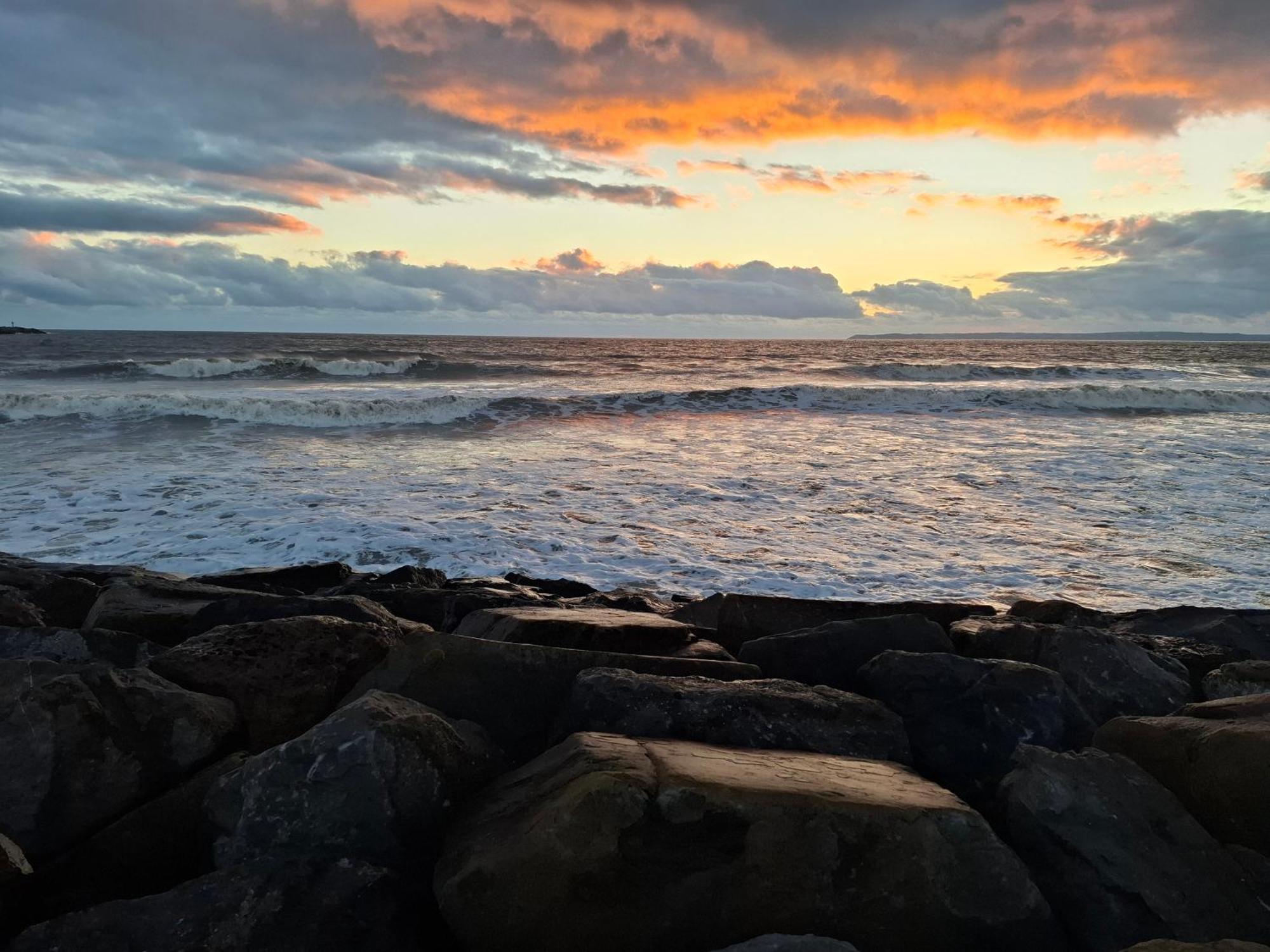Driftmark Beachfront Location Aberavon Beach Sea Views Large Driveway Parking Private Site Fibre Optic Wi Fi Порт-Толбот Екстер'єр фото