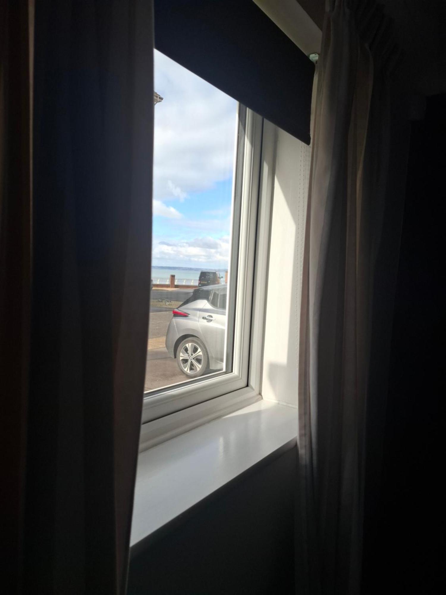 Driftmark Beachfront Location Aberavon Beach Sea Views Large Driveway Parking Private Site Fibre Optic Wi Fi Порт-Толбот Екстер'єр фото